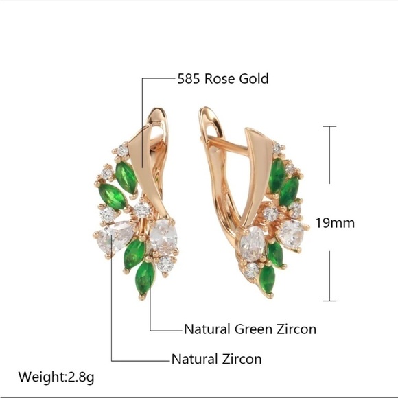 ⭐️ Unique Green Zircon Leaf Shape Earrings - Picture 5 of 10